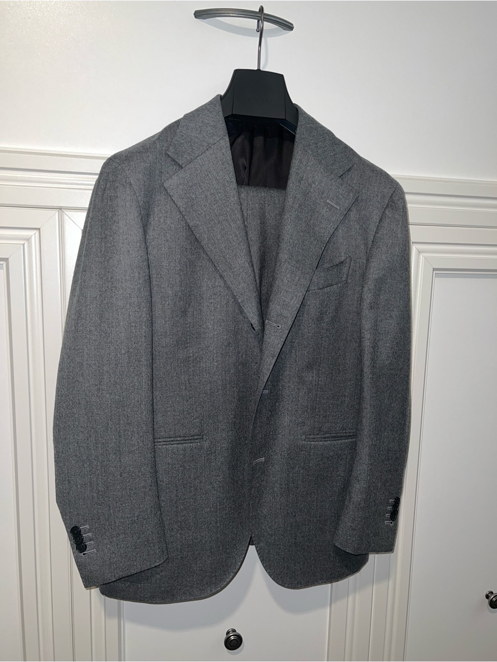 Suitsupply Classic Men's Gray Suit - Tailored Circular Flannel